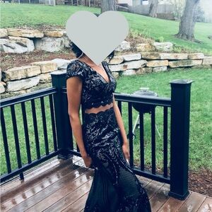 Elegant Black Lace Evening Dress